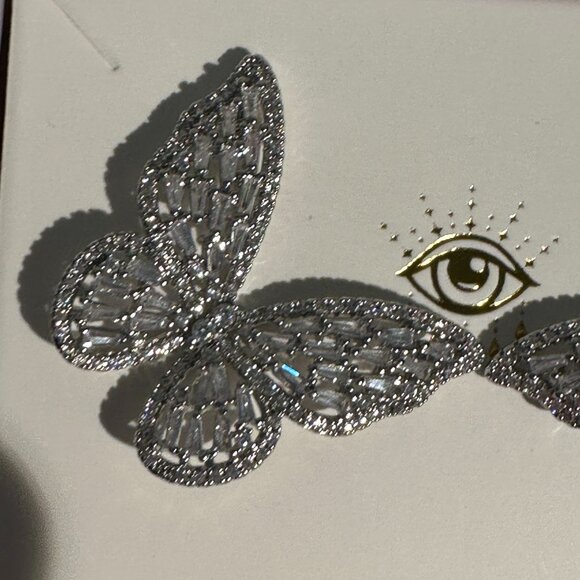 ✨ Sparkling Butterfly Earrings ✨ - Picture 5 of 5